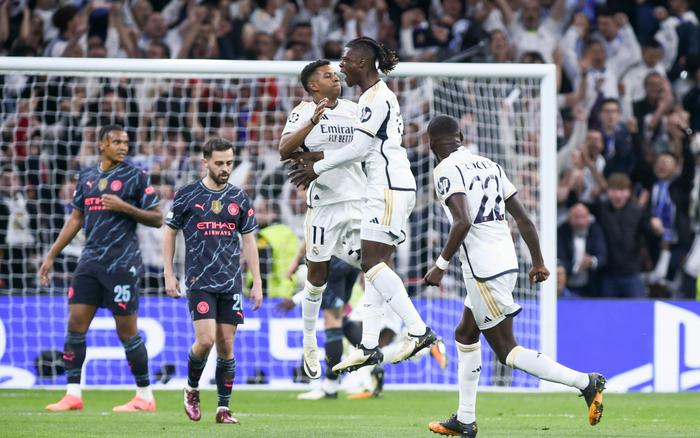 和球迷议论 和球迷议论